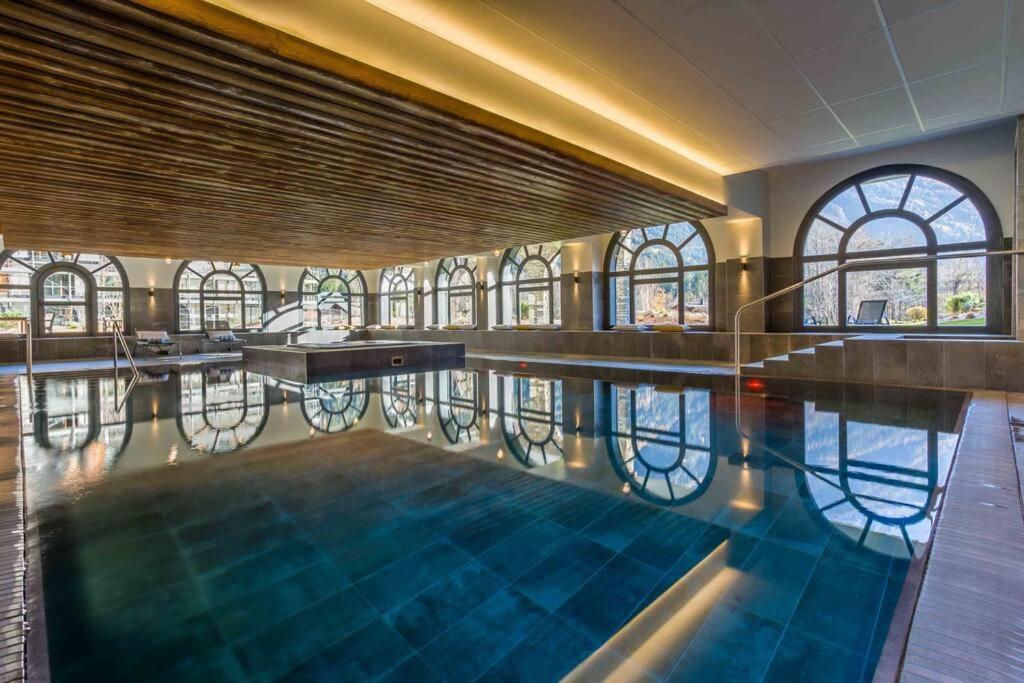 Modern 2Br 5* Pool Gym Spa Garage Mont-Blanc View Шамони Экстерьер фото